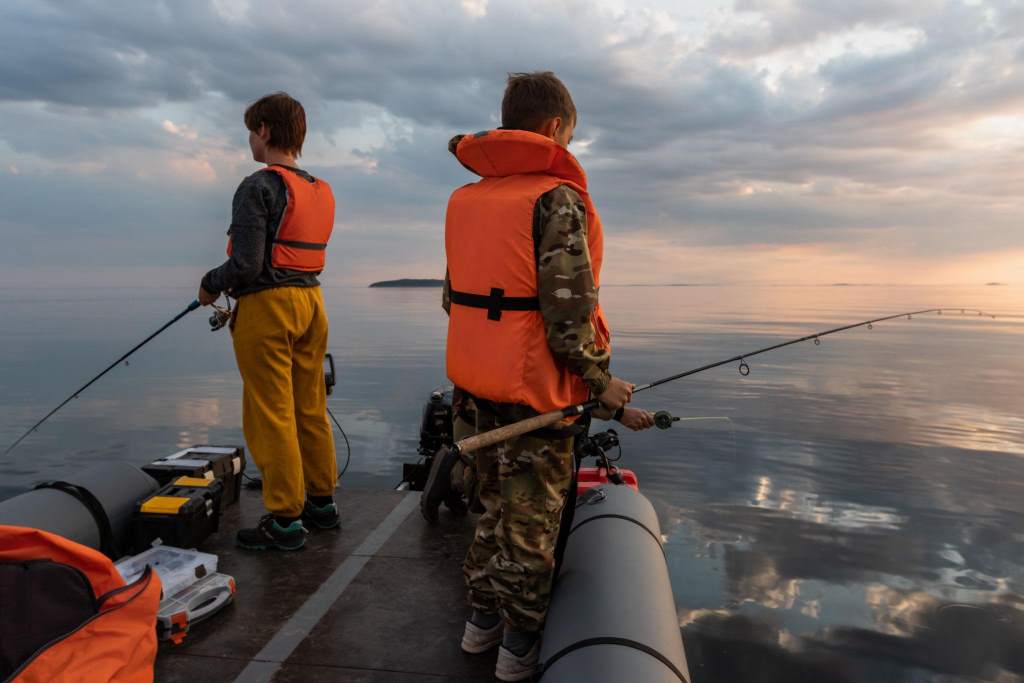 How to Choose a Fishing Life Jacket for Safety, Comfort, and Mobility