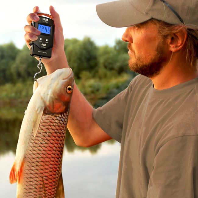 Dr.meter portable fish scale with 110lb capacity, backlit LCD and built-in measuring tape for fishing and luggage use